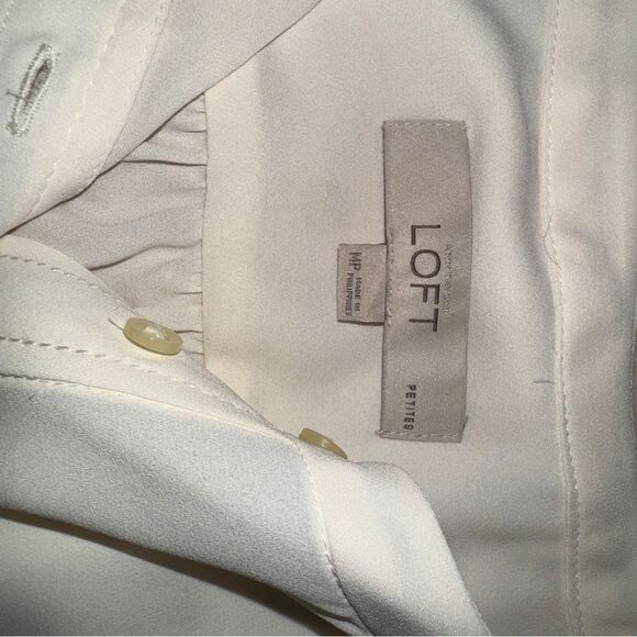 LOFT Cream Sleeveless Blouse size medium petite - Picture 2 of 6